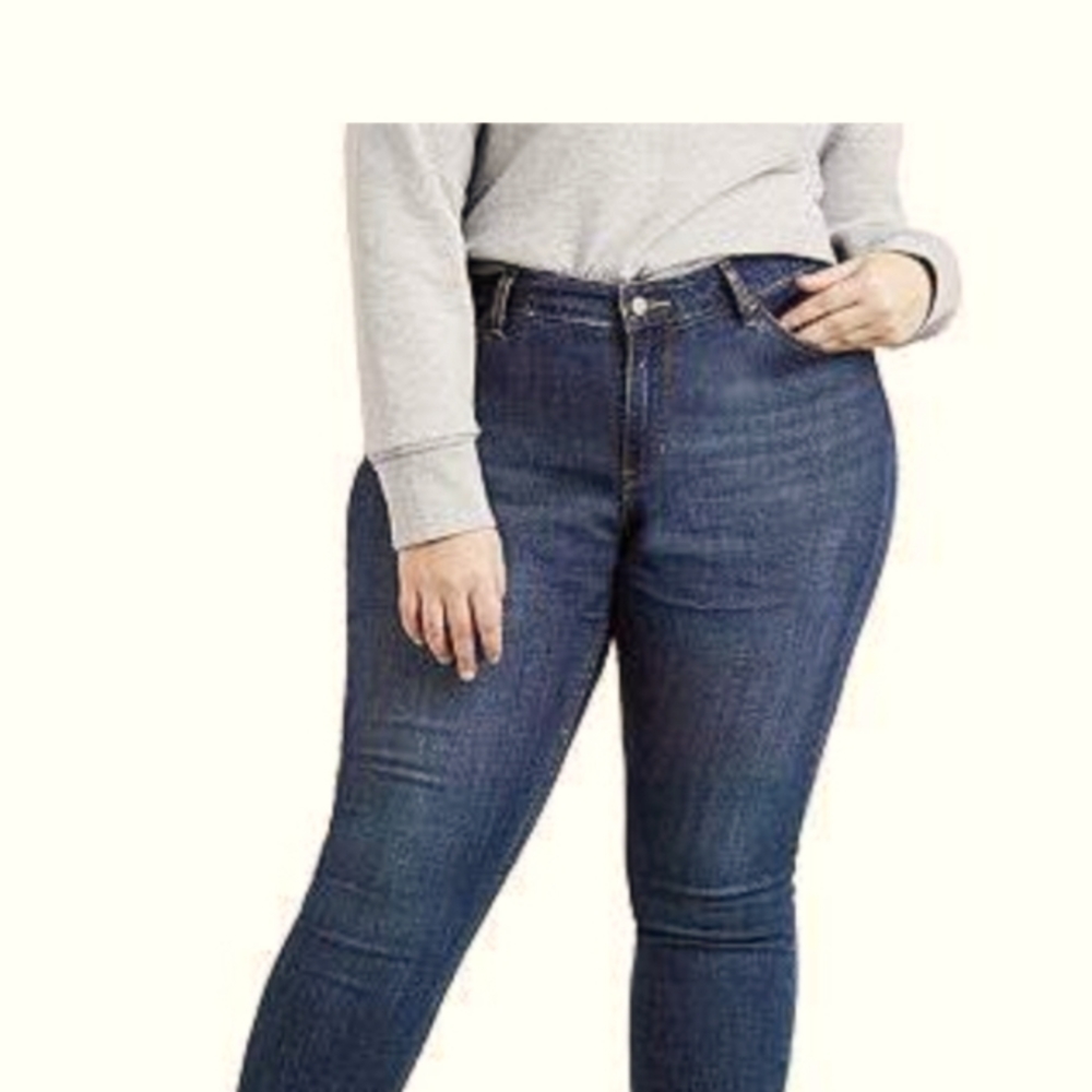 Levi's Trendy Plus Size 711 Skinny Jeans, Size 24WNWT